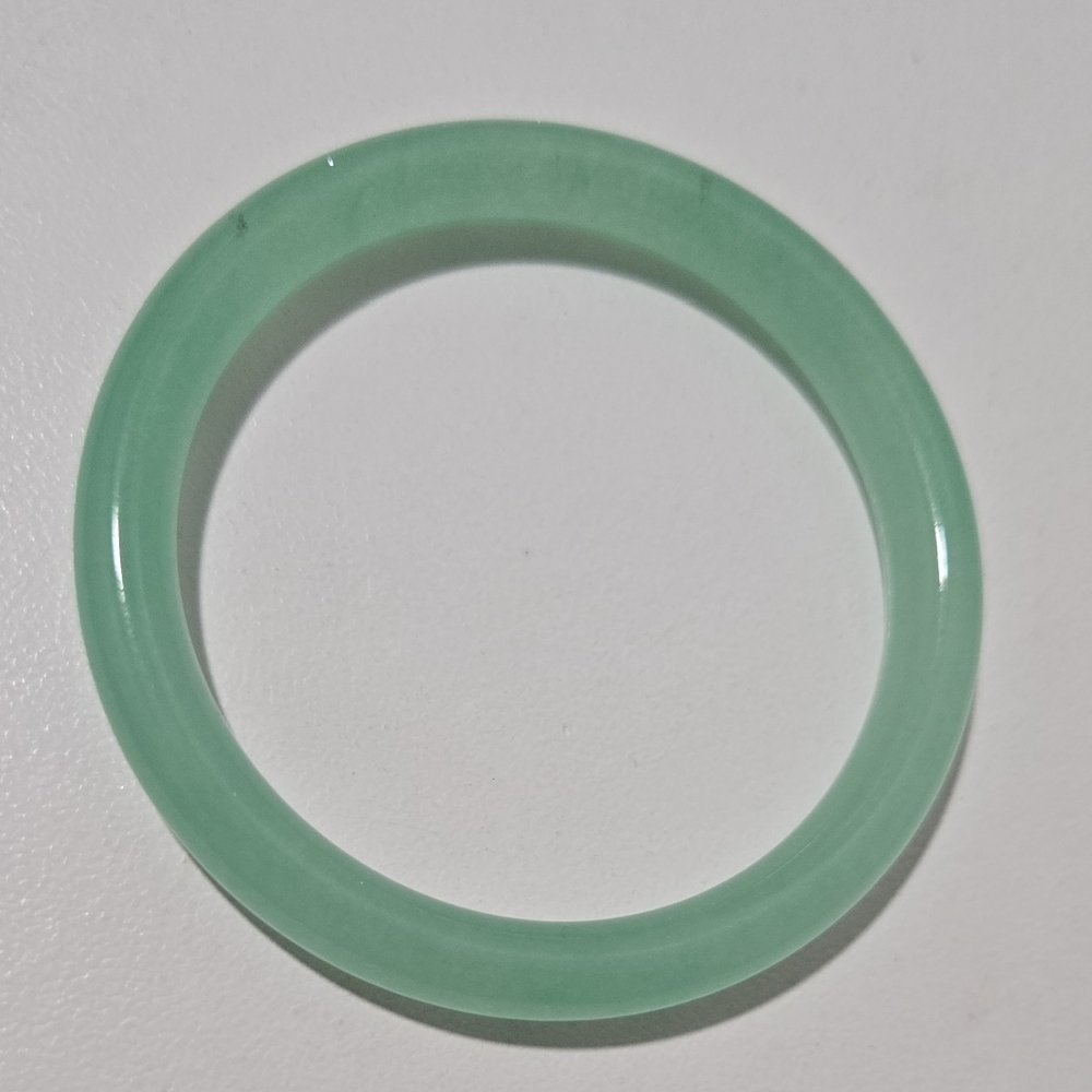 Green Jade-Look Round Bangle Bracelet